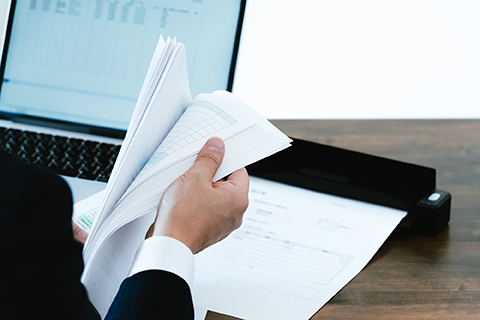 社労士による「正確性」と「法改正対応」